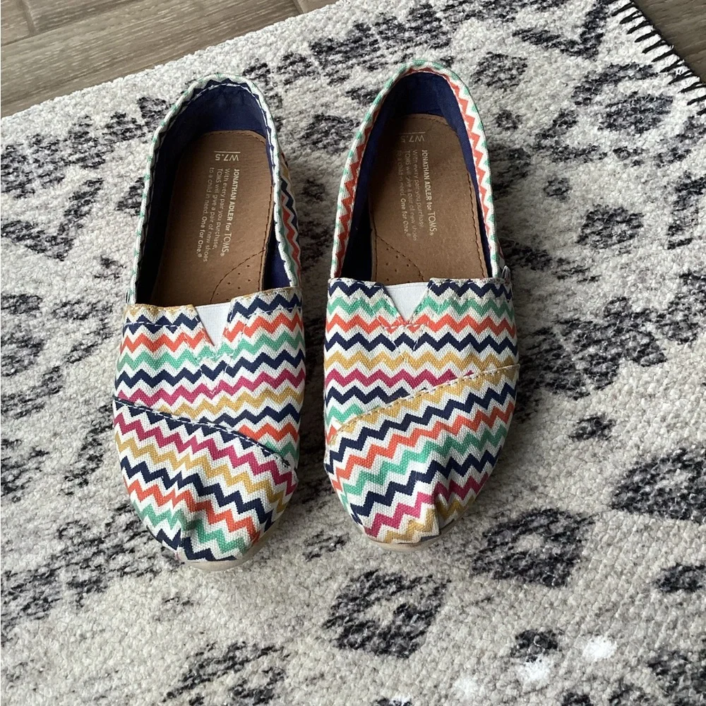 Tom’s Shoes Jonathan Adler Slip On Flats Size 7.5